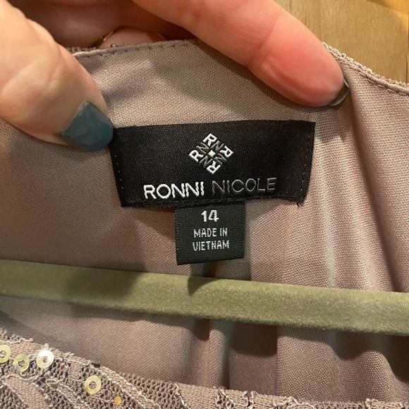RONNI NICOLE tiered sequins beautiful dress size 14 like NEW, rose gold-ish - Picture 10 of 14
